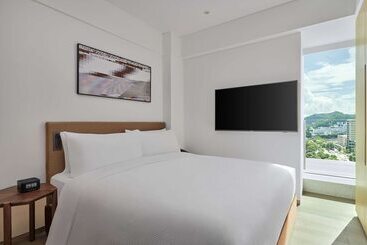 هتل Doubletree By Hilton Shenzhen Airport Residences