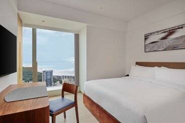 هتل Doubletree By Hilton Shenzhen Airport Residences