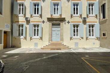 پانسیون Studio Du Maire Maison De L église Du Couvent