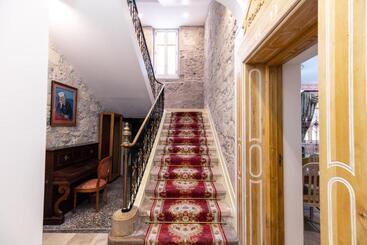 پانسیون Studio Familial Maison De L église Du Couvent