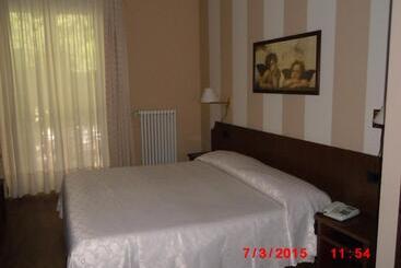 هتل Albergo Ponte Vecchio