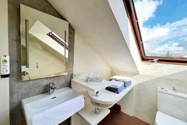 هتل Hellers Twenty Four I 24hcheckin