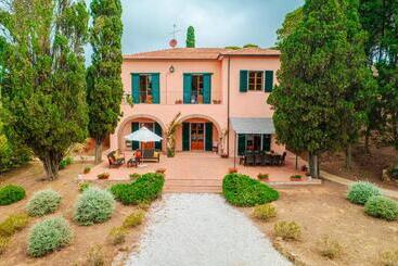 هتل Tenuta Delle Ripalte
