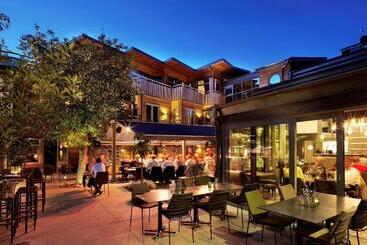 The Lamp Hotel & Spa
