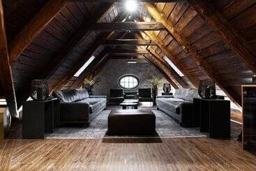 The Lamp Hotel & Spa