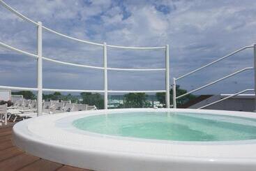 هتل Trampolines Suite