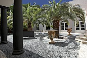 La Villa Nova