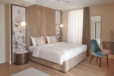 Vista Lakefront Boutique