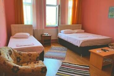 Yali Otel
