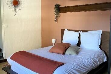 تختخواب و صبحانه Nuit Et Spa En Brenne