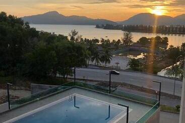 Marina Height Seaview Resort, Teluk Batik, Lumut