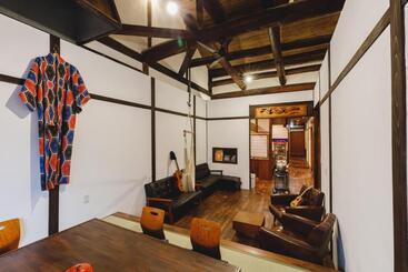 پانسیون Couch Potato Hostel Vacation Stay 88243