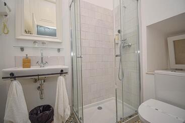 تختخواب و صبحانه B In B Lisbon Downtown Suites