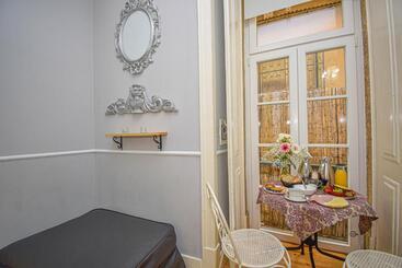 تختخواب و صبحانه B In B Lisbon Downtown Suites