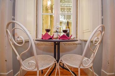 تختخواب و صبحانه B In B Lisbon Downtown Suites