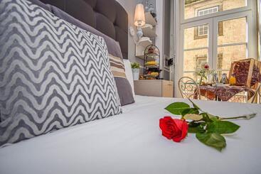 تختخواب و صبحانه B In B Lisbon Downtown Suites