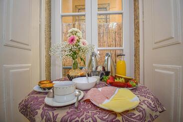 تختخواب و صبحانه B In B Lisbon Downtown Suites