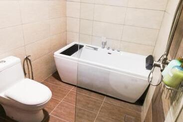 هتل Molek Regency Taman Molek