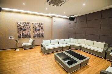 هتل Molek Regency Taman Molek