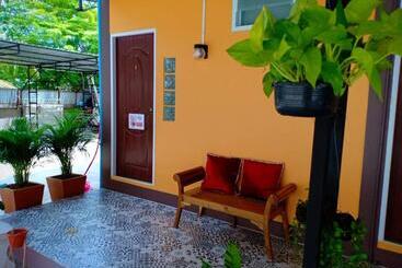 Отель Siri Guesthouse