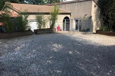 ペンション Allegria Nîmes