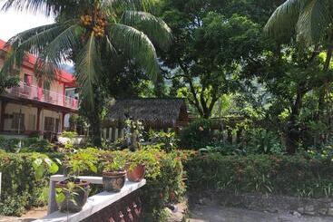 Puerto Galera Hostel