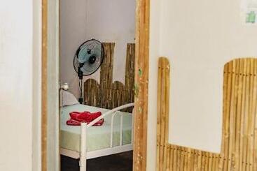 Puerto Galera Hostel