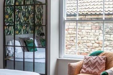 تختخواب و صبحانه The Prince Of Waterloo   Boutique Guest Rooms