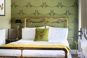 تختخواب و صبحانه The Prince Of Waterloo   Boutique Guest Rooms
