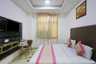 هتل Sterling Inn, New Delhi
