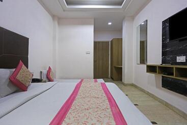 هتل Sterling Inn, New Delhi
