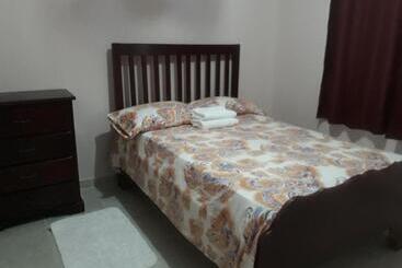 پانسیون Room In Guest Room Apartahotel Next Nivel Queen Room With Fan