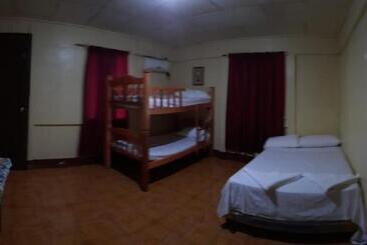 پانسیون Tropical Dreams Hostel