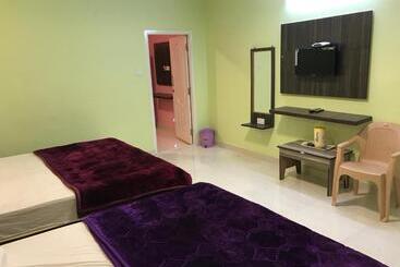 هتل Happystay Rooms And Cottages