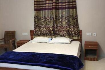 هتل Happystay Rooms And Cottages