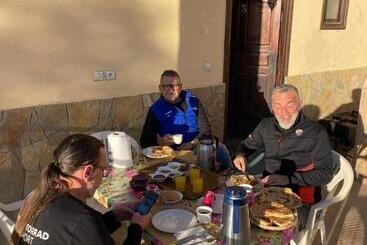 هاستل Auberge & Restaurant Agaudal