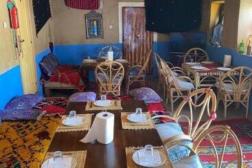 هاستل Auberge & Restaurant Agaudal