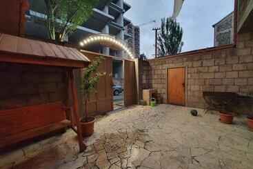 هاستل Old Center Yerevan