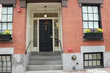 Charming & Stylish Studio On Beacon Hill #3