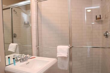 Heart Of South End, Convenient, Comfy Studio #22