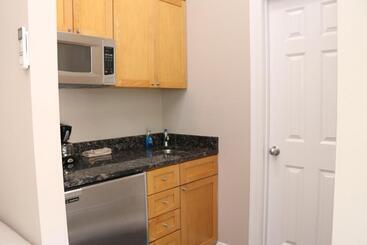 Heart Of South End, Convenient, Comfy Studio #22