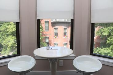 Heart Of South End, Convenient, Comfy Studio #22