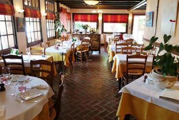بنسيون Auberge Du Vieux Tour