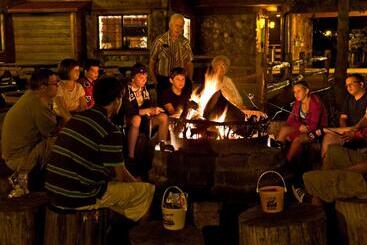پانسیون Log Cabins At Meadowbrook Resort