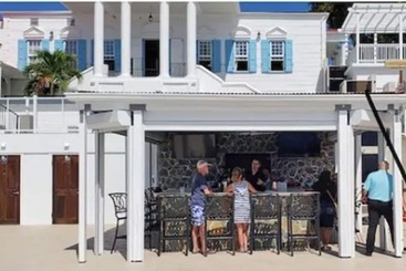 استراحتگاه Hilltop Villas At Bluebeard S Castle