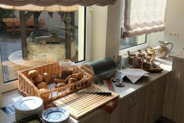 Adelheid Hotel Garni