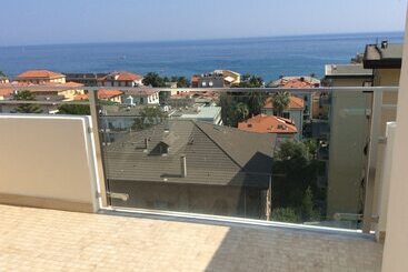 هتل Ariston & Apartments