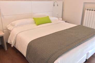 Ariston & Apartments - Varazze