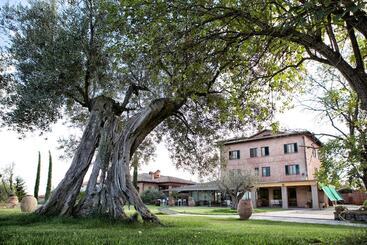 هتل Locanda Poggioleone