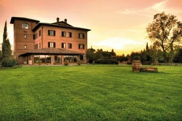 هتل Locanda Poggioleone